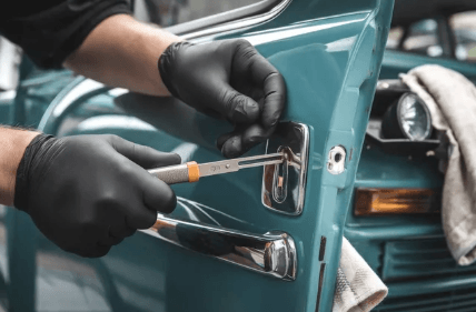 How an Automotive Locksmith Assists with Older Vehicle Lock Repairs?