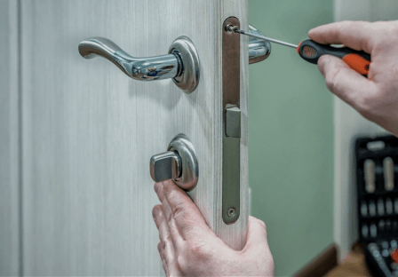 How Much Does a 24 Hour Locksmith Cost in Emergency Situations?